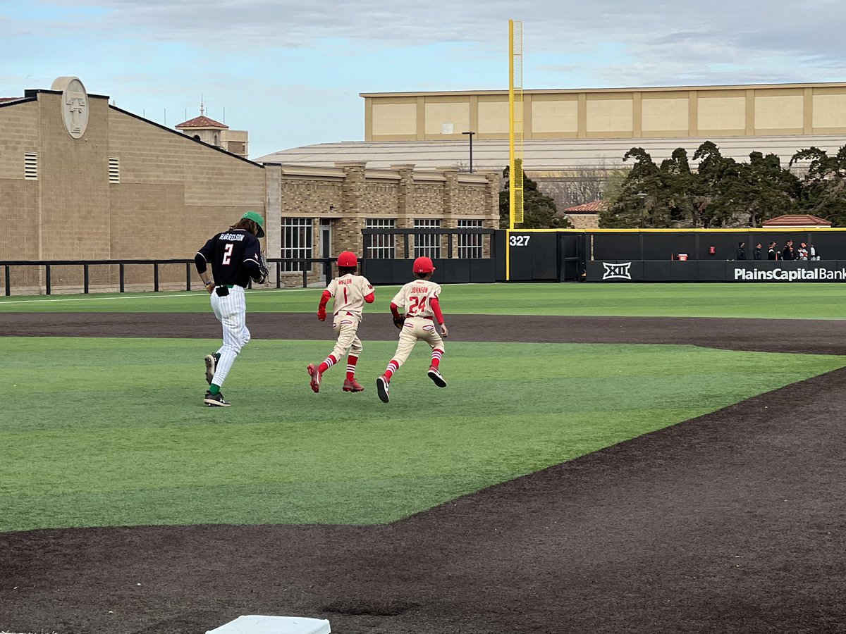 The1CarterJ's tweet photo. #LubbockRaiders we were team of the game tonight and I really enjoyed running out with @harrelson_gage #TwentyFour #Johnson What an awesome #RaiderWin 👆🏾@TTU_Baseball https://t.co/cqwPmoJUCd