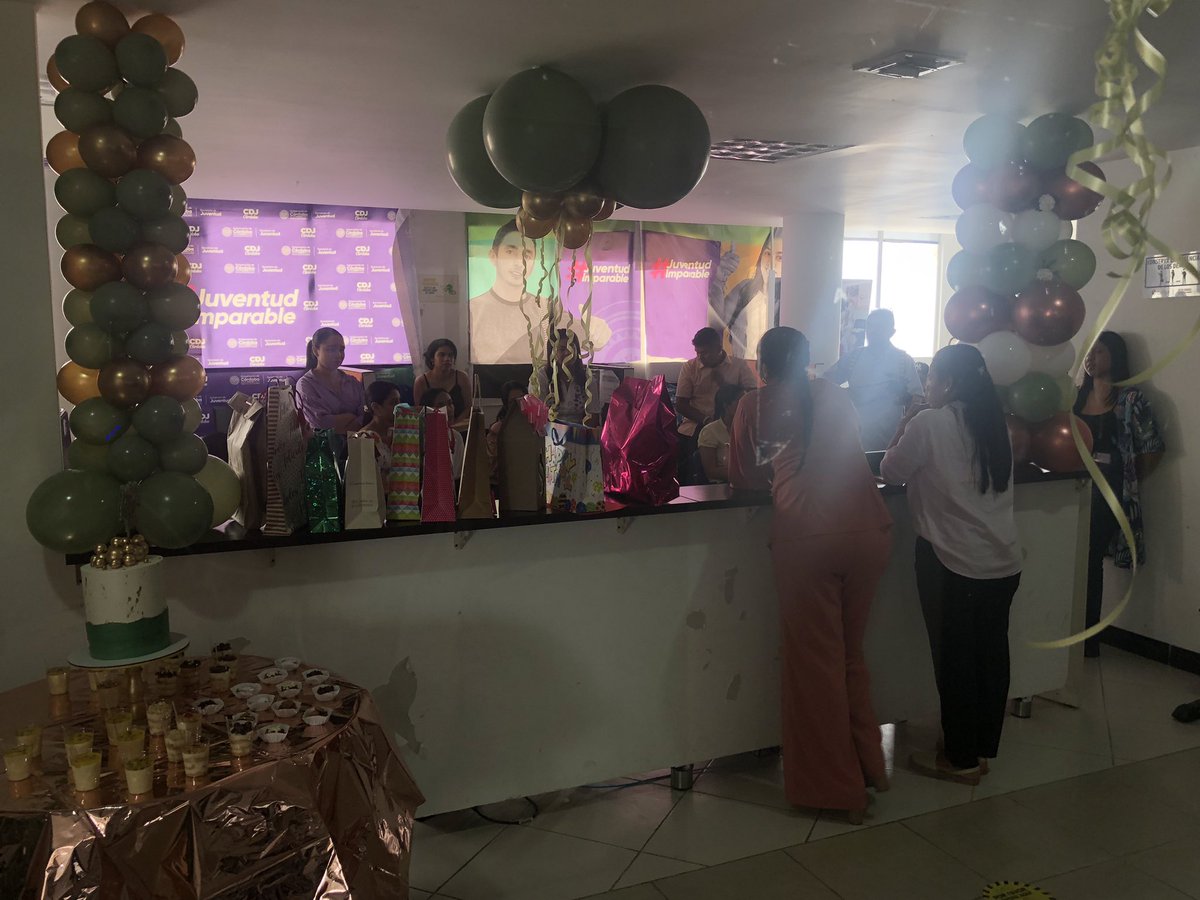 latigopayares's tweet photo. El día de hoy me sentí humillado y ultrajado por parte de los miembros de la SECRETARÍA DE JUVENTUDES en Córdoba, me hicieron esperar más de 3 horas y cuando terminaron la grandilocuente y extravagante fiesta que tenían en el edificio, me dijeron que su jornada laboral finalizó. https://t.co/kdKTel9TOn