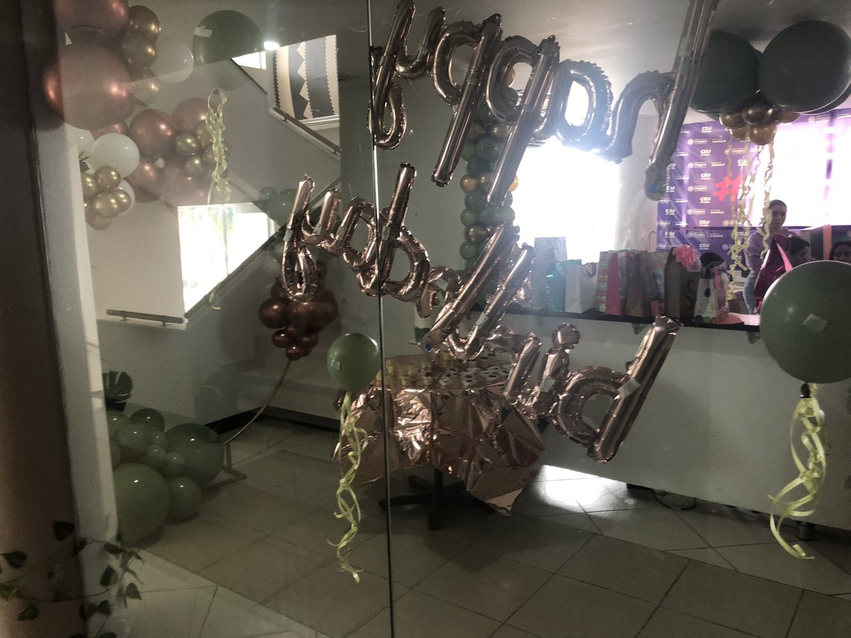 latigopayares's tweet photo. El día de hoy me sentí humillado y ultrajado por parte de los miembros de la SECRETARÍA DE JUVENTUDES en Córdoba, me hicieron esperar más de 3 horas y cuando terminaron la grandilocuente y extravagante fiesta que tenían en el edificio, me dijeron que su jornada laboral finalizó. https://t.co/kdKTel9TOn