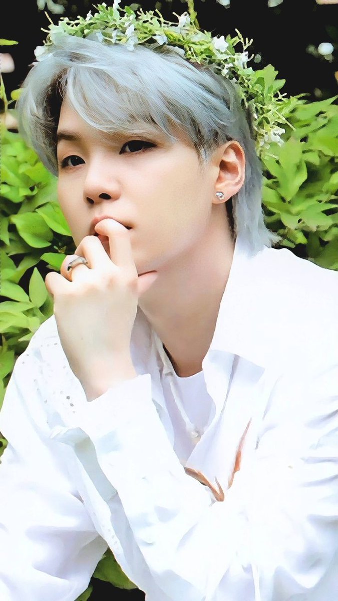 SyoshiTK's tweet photo. @AgustDismydaddy @BTS_twt I'm bad at words, but yoon is someone i can relate to. His soft nature, comforting words, healing words makes me come out of my hard shell. The way he silently takes care of everyone,has taught me how to take care of my family.And most importantly, he has taught me to love myself https://t.co/yY7MeFKSo0