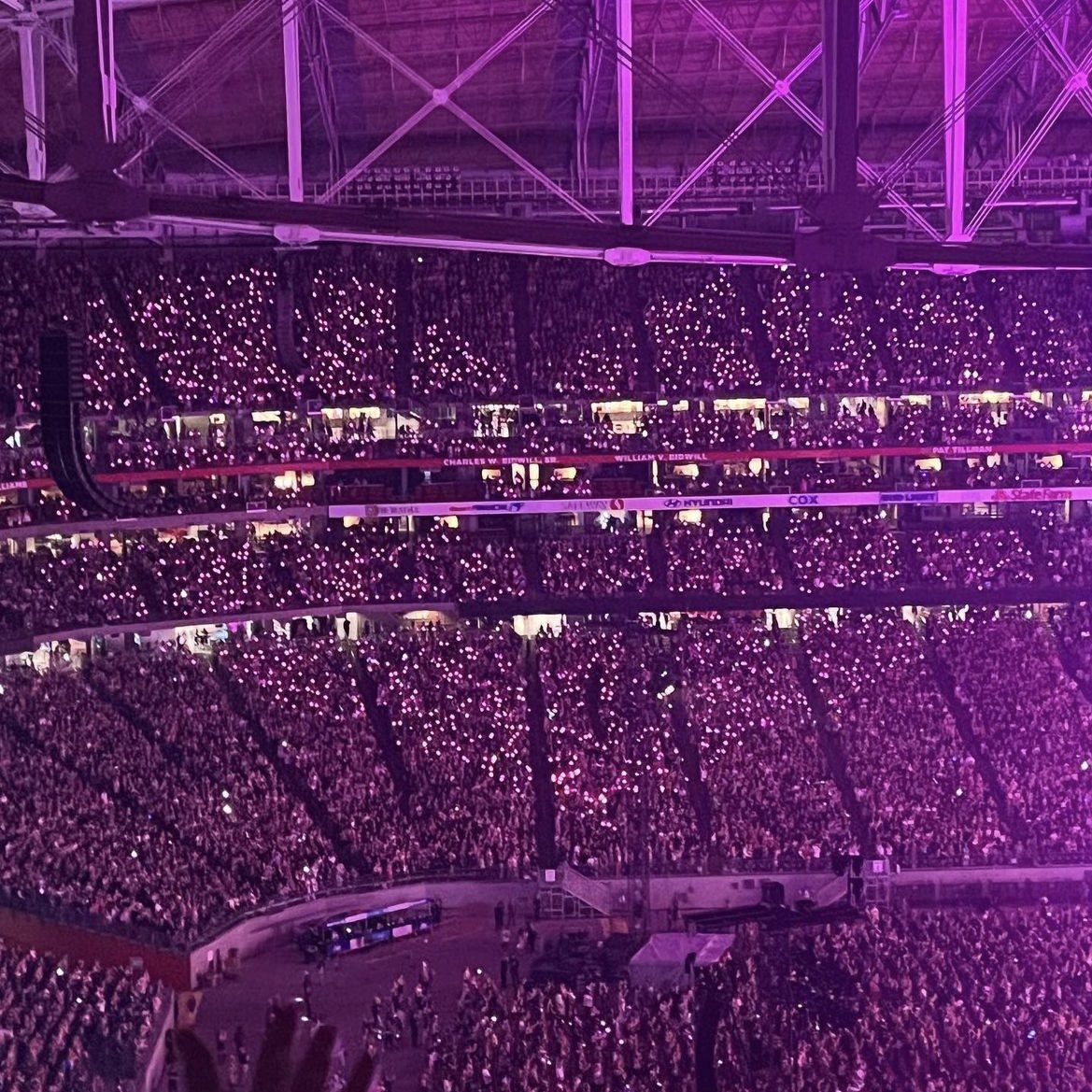 Taylor swift updates on twitter while taylorswift13 sang