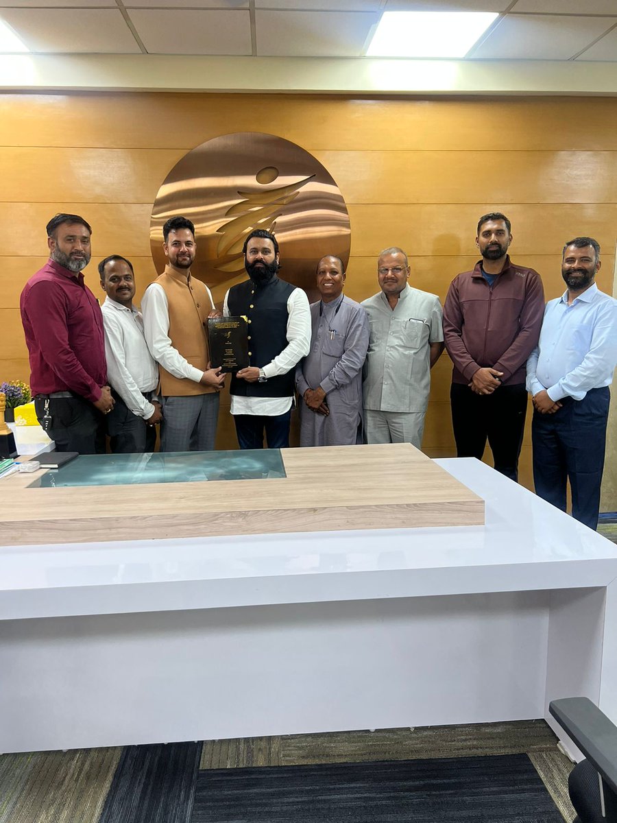sgsuofficial's tweet photo. रविंद्र सिंह राजपुरोहित ने पीएचडी प्राप्त करने का श्रय - माननीय कुलपति प्रो. अर्जुन सिंह राणा, प्रो ए एस सजवान, सह पर्यवेक्षक डॉ. ओम प्रकाश मिश्रा, पर्यवेक्षक प्रो. पी. एम कसुंधरा, प्रो. विजय फ्रांसिस पीटर,शोध समन्वयक डॉ सुधीर शर्मा को दियाl (6/6)
#SGSU https://t.co/5AEr5iP3F1