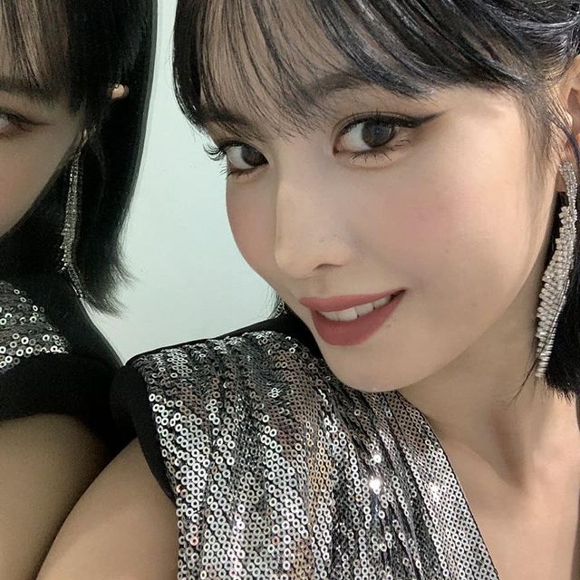 𝙻as veo a través de mi 𝕧entana (espejo) como diría 𝑌u𝕣i para poder aprovechar lo linda que me 𝑣eo en este #𝒍ove𝒍y·𔘓·𝒄omǝ𝒃ack⁩ 🌸 ׄ ֶָ֢ ⋆ pues ellas dijeron ⁦#𝚜tay𝑤ithー𝑐𝑙𝑠𝑛⁩ y yo 𝑑ije que sí al momento; ¿𝕔ómo negarse? 🥹

⠀🔮 ׄ ֶָ֢ ⋆ 𝙳ark 𝕩ās͜͡ 𖥧· 𝙼øon