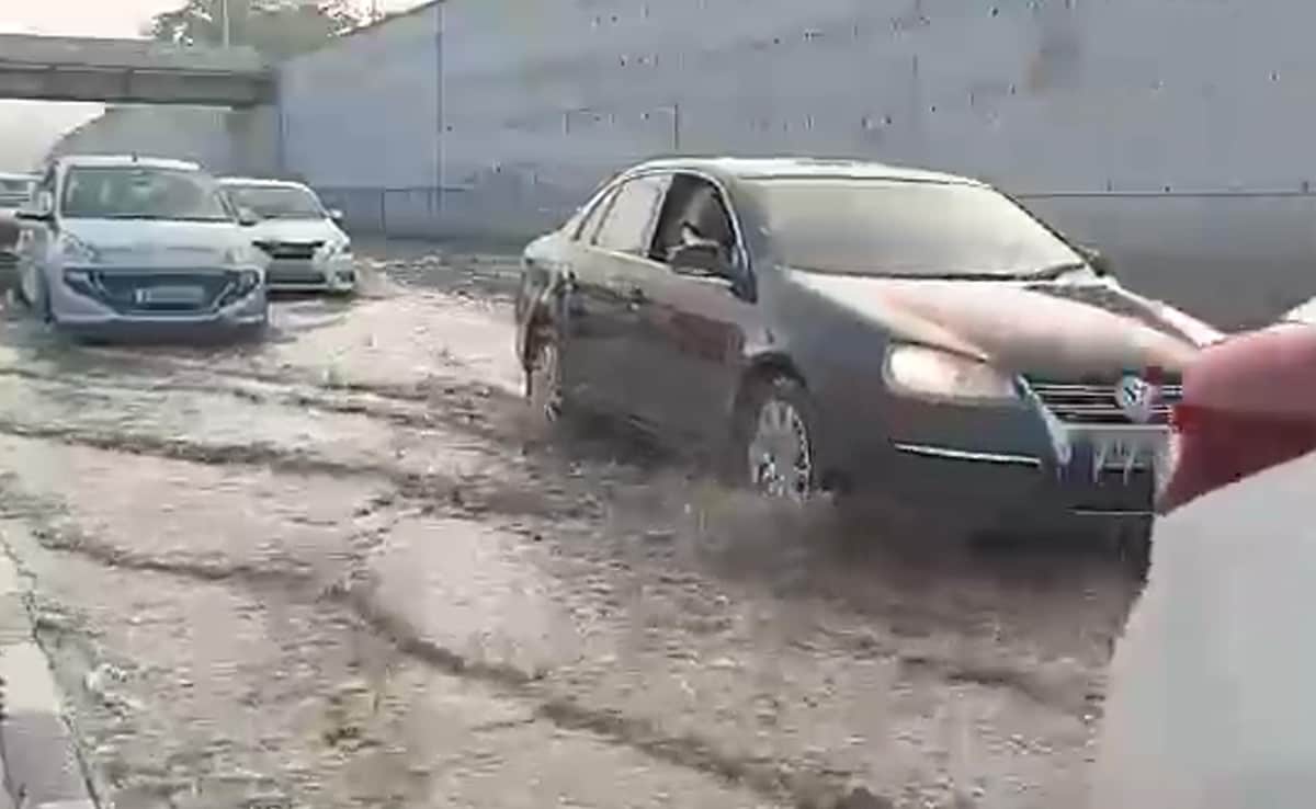 ndtvfeed's tweet photo. Bengaluru-Mysuru Expressway, Opened By PM 6 Days Ago, Flooded After Rains https://t.co/fboBBEO9VN https://t.co/EjTOA7Hmat