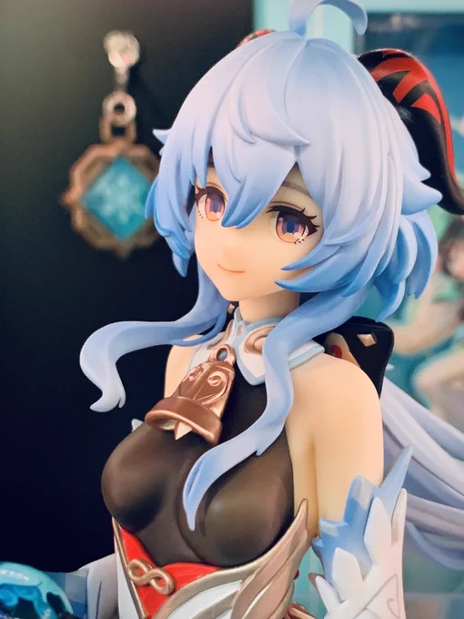 一年半待った甘雨さんのフィギュアが届いたので凝光様と並べた。美しい… #原神 #Genshinimpact 