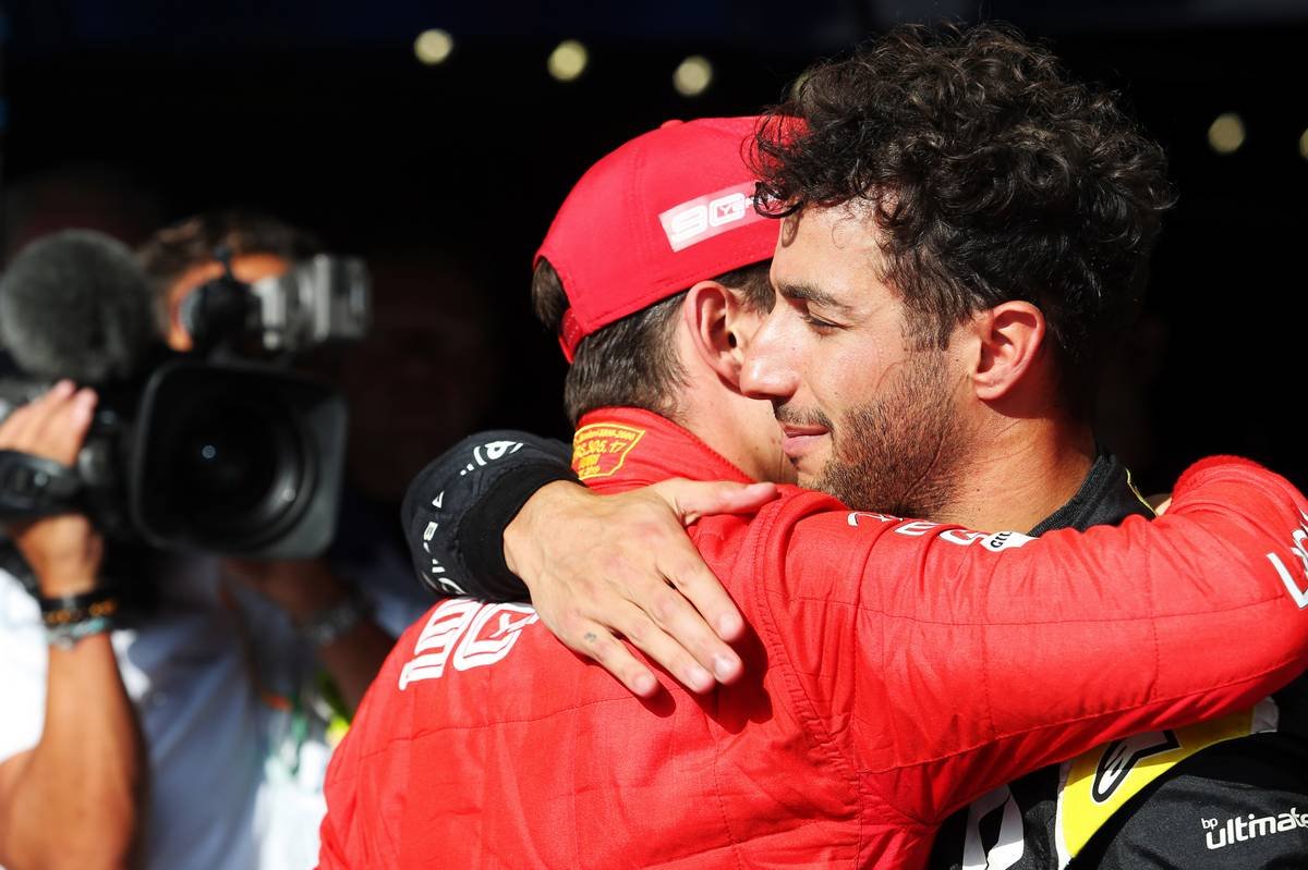 ScudFerrariRP's tweet photo. 🎂; 𝗛𝗮𝗽𝗽𝘆 𝗯𝗶𝗿𝘁𝗵𝗱𝗮𝘆 @lostclutch!
De parte de Ferrari y todos los tifosis te deseamos el mejor de los cumpleaños, te extrañamos muchísimo en cada carrera. Que tu sonrisa siga siendo igual de grande que tu corazón. https://t.co/zOtWc0Q0z8