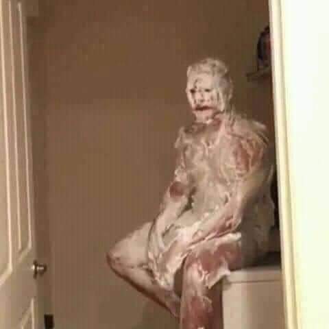 Cuando me estoy bañando y suena Extssy Model: