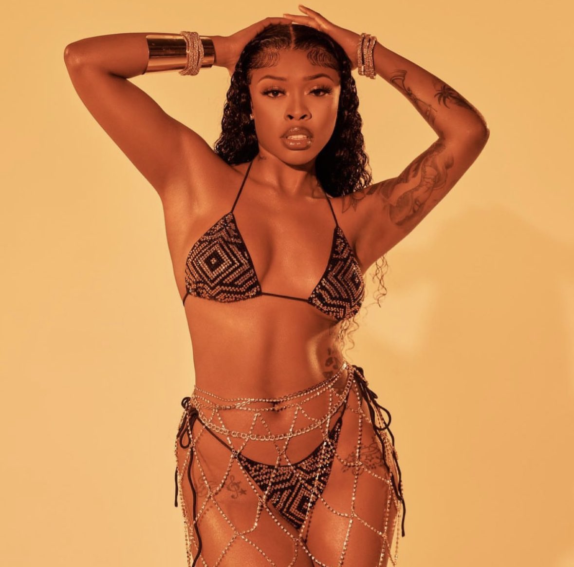 Happy 28th birthday to Tink. 🎈