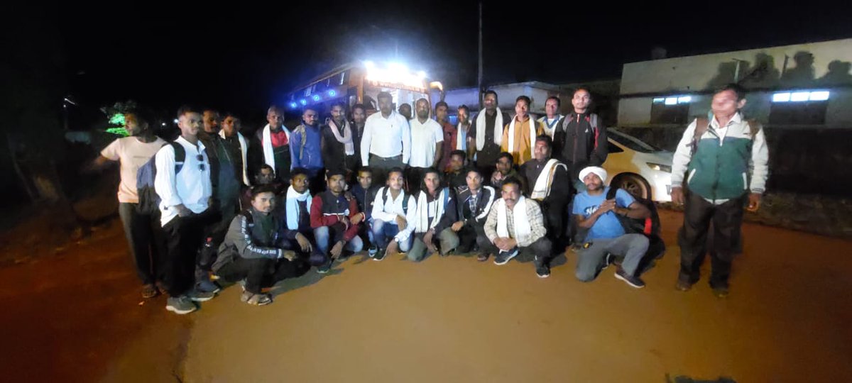 Kbks_india's tweet photo. ग्राम सभा सशक्तिकरण ,PESA, RoFRA के CFRR व वन प्रबंधन को समझने  महाराष्ट्र के जिला गढ़चिरौली , ग्राम मेंढ़ालेखा के लिए @DantewadaDist के किरंदुल बैलाडीला से 8 गांव से प्रमुख सियान और ऊर्जावान युवा साथी कल रात किरंदुल से रवाना हुए ।

KBKS KDL TEAM 
KBKS INDIA
#KBKS https://t.co/tEis8zyPfa