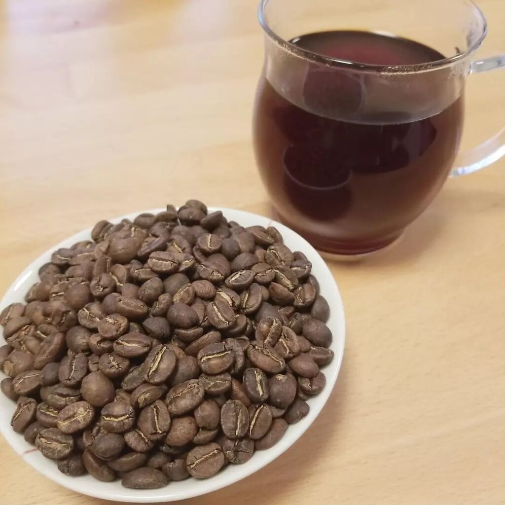 焙煎15分後に液体になるコーヒー☕ルワンダの浅煎り(うちにしては)。
妻「これはコーヒーじゃない(´･ｪ･｀)」
･･･というわけで当店は中煎り以降を扱います(笑)

#コーヒーのある暮らし 
#ルワンダコーヒー 
#浅煎り 
#自家焙煎珈琲 instagr.am/p/Cp6oRcWhZF8/