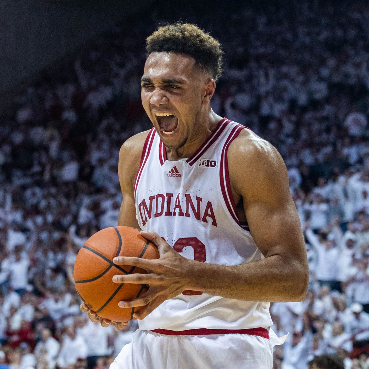 CBKReport's tweet photo. Trayce Jackson-Davis is the first player in NCAA Tournament HISTORY to record 20+ Points, 5+ Assists &amp; 5+ Blocks in a game. 

h/t @CBSSportsCBB https://t.co/5ojB9boTLT