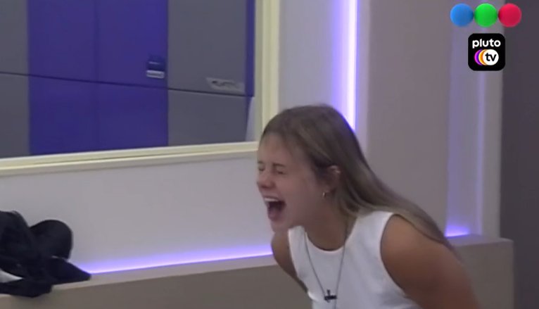 me duele el pecho de ver el show de taylor y no estar ahi