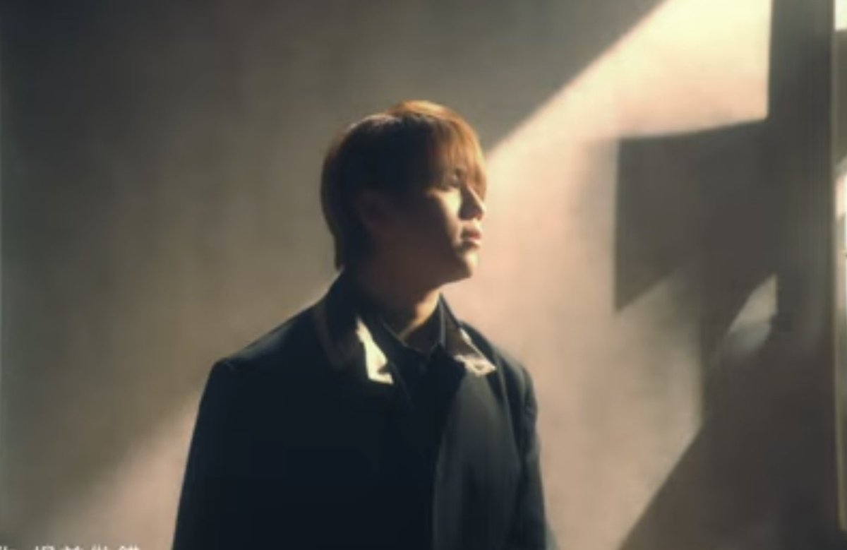 iced_0_tea_hk's tweet photo. Hottest idol of Gen-Z playing tribute to the legend Leslie Cheung. 

#KeungTo
#Cantonpop

https://t.co/LjdgcYUJJx https://t.co/gLdXUm0QLs