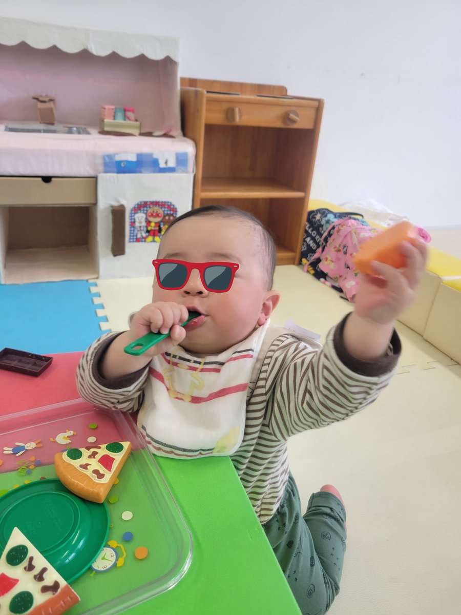 Matya_papa's tweet photo. 花粉症でダウン😷してて久しぶりの更新になっちゃいました🥹
今日は、家庭支援センターのパパともの集まりに行ってきました❗
ベビ太郎もご機嫌で、おままごとしてました～食べるの専門だけど(笑)🤣
#赤ちゃん　#育児日記　#子育て https://t.co/dFpLWBqmDq