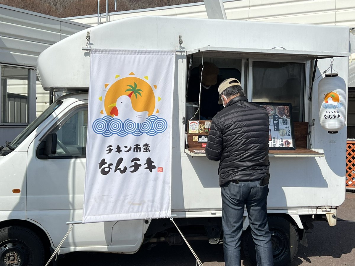 mamearashichiku's tweet photo. ナイスキッチンカー|•'-'•)وナイス!
#チキン南蛮なんチキ 美味ー!チキン南蛮美味ー!タルタルも激美味ー!!タルタルだけでも食べれる!!
#DECODERI チョコバナナクレープ、奥までバナナが!おなかいっぱいなはずなのに食べきってしまったwww https://t.co/jpVIXr0bfQ