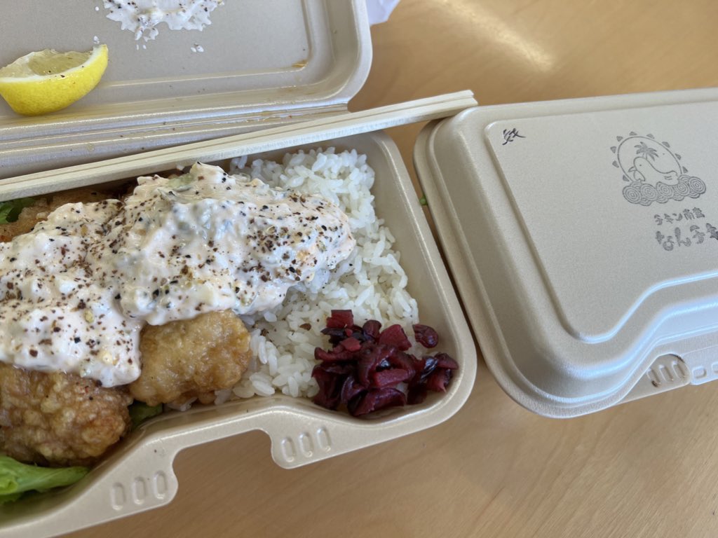 mamearashichiku's tweet photo. ナイスキッチンカー|•'-'•)وナイス!
#チキン南蛮なんチキ 美味ー!チキン南蛮美味ー!タルタルも激美味ー!!タルタルだけでも食べれる!!
#DECODERI チョコバナナクレープ、奥までバナナが!おなかいっぱいなはずなのに食べきってしまったwww https://t.co/jpVIXr0bfQ