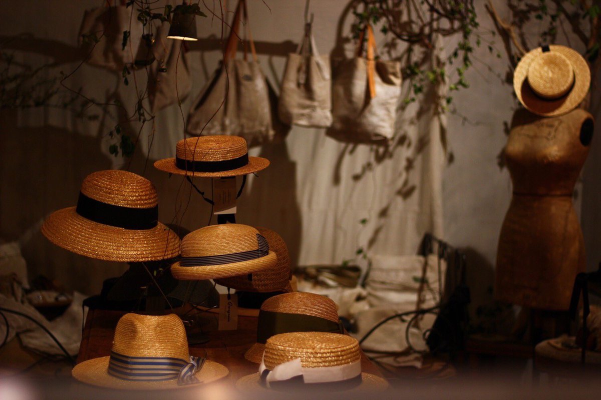 熊本九品寺でのグログラン展示会は本日19時まで。

皆さん悩みながらもびったりの帽子を選ばれているとのこと。ぜひお立ち寄りください。 