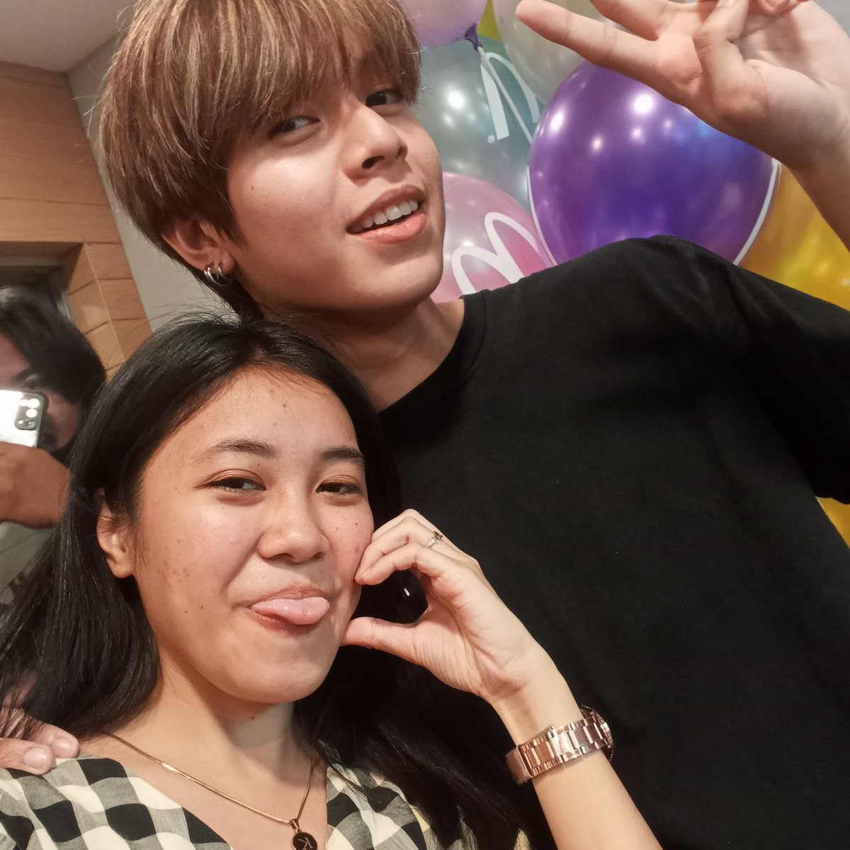 itsurgirlcheryl's tweet photo. [230304] Jeremy &amp; Miguel Fanmeet ✨

ㅡ with @ofcmathew 🫶🏻

#DreamMaker_MATHEW #BossChip #MathewCruz https://t.co/IyLLkK8k3U