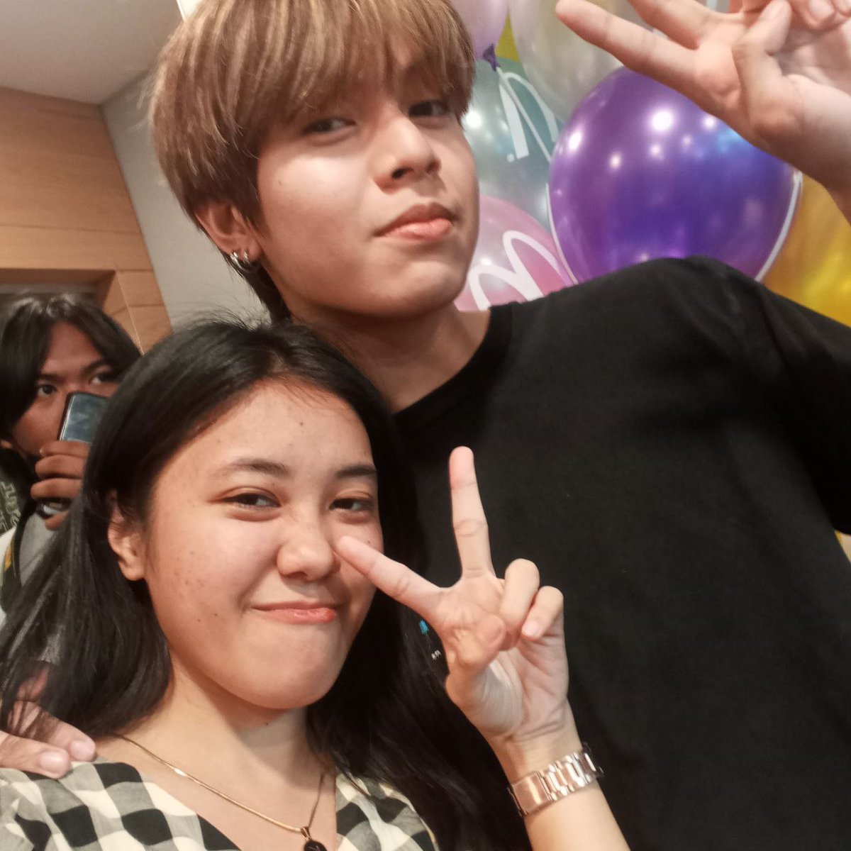 itsurgirlcheryl's tweet photo. [230304] Jeremy &amp; Miguel Fanmeet ✨

ㅡ with @ofcmathew 🫶🏻

#DreamMaker_MATHEW #BossChip #MathewCruz https://t.co/IyLLkK8k3U