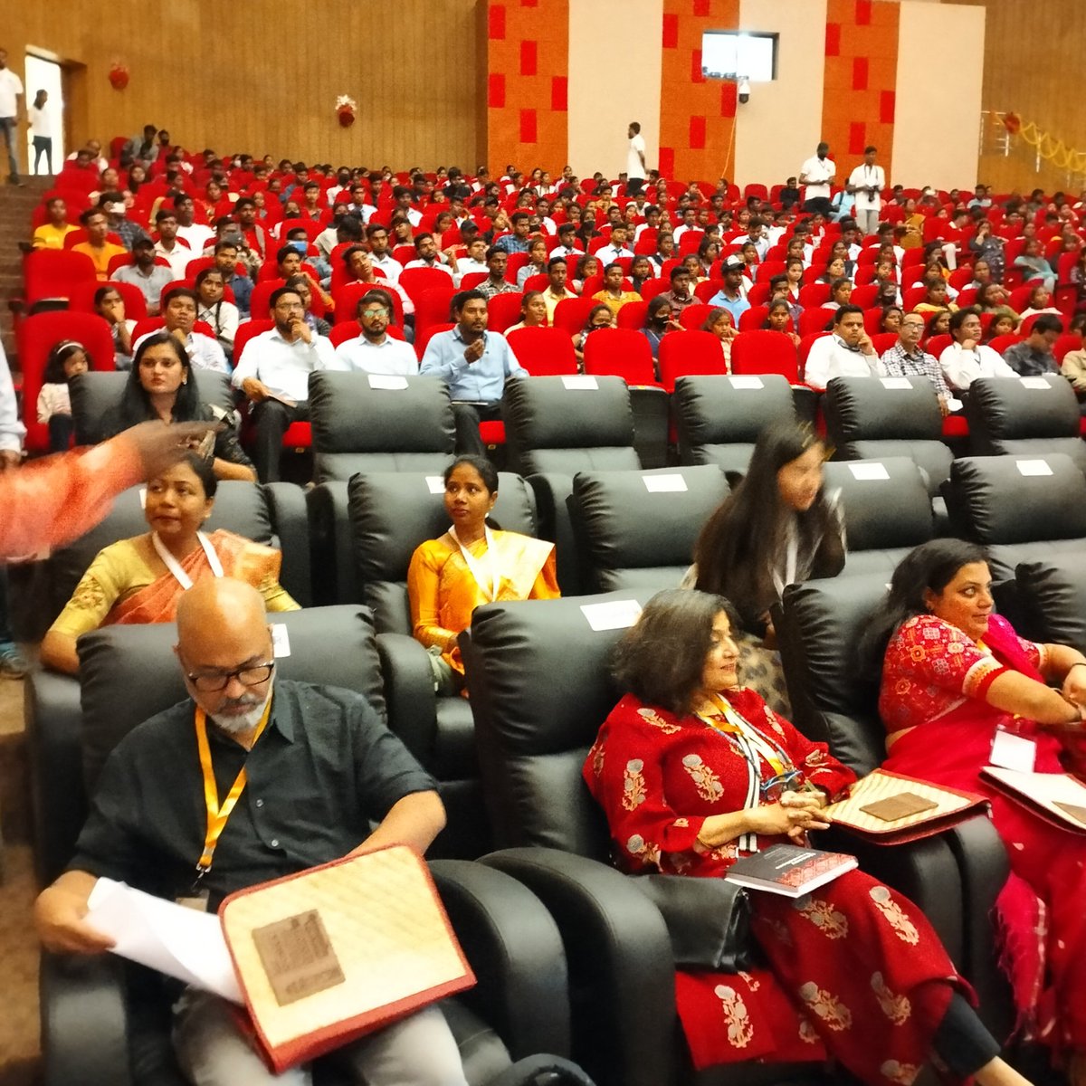 library_dumka's tweet photo. Welcome to the 2nd Dumka state library literature festival
@speakingtiger14 @PenguinIndia @HarperCollinsIN @niyogibooks @seagullbooks @walkngbookfairs @akshayabahibala @WestlandBooks @DumkaDc https://t.co/sL5aNss1DI