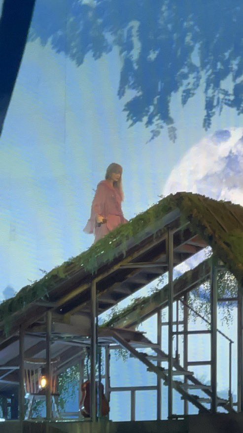 blueadidaspants's tweet photo. IS THAT DESIGNER? IS THAT ON FIRE? AM I A LIAR? OH WILL THIS HELP ME LAY DOWN? https://t.co/X3YtqpQoTp