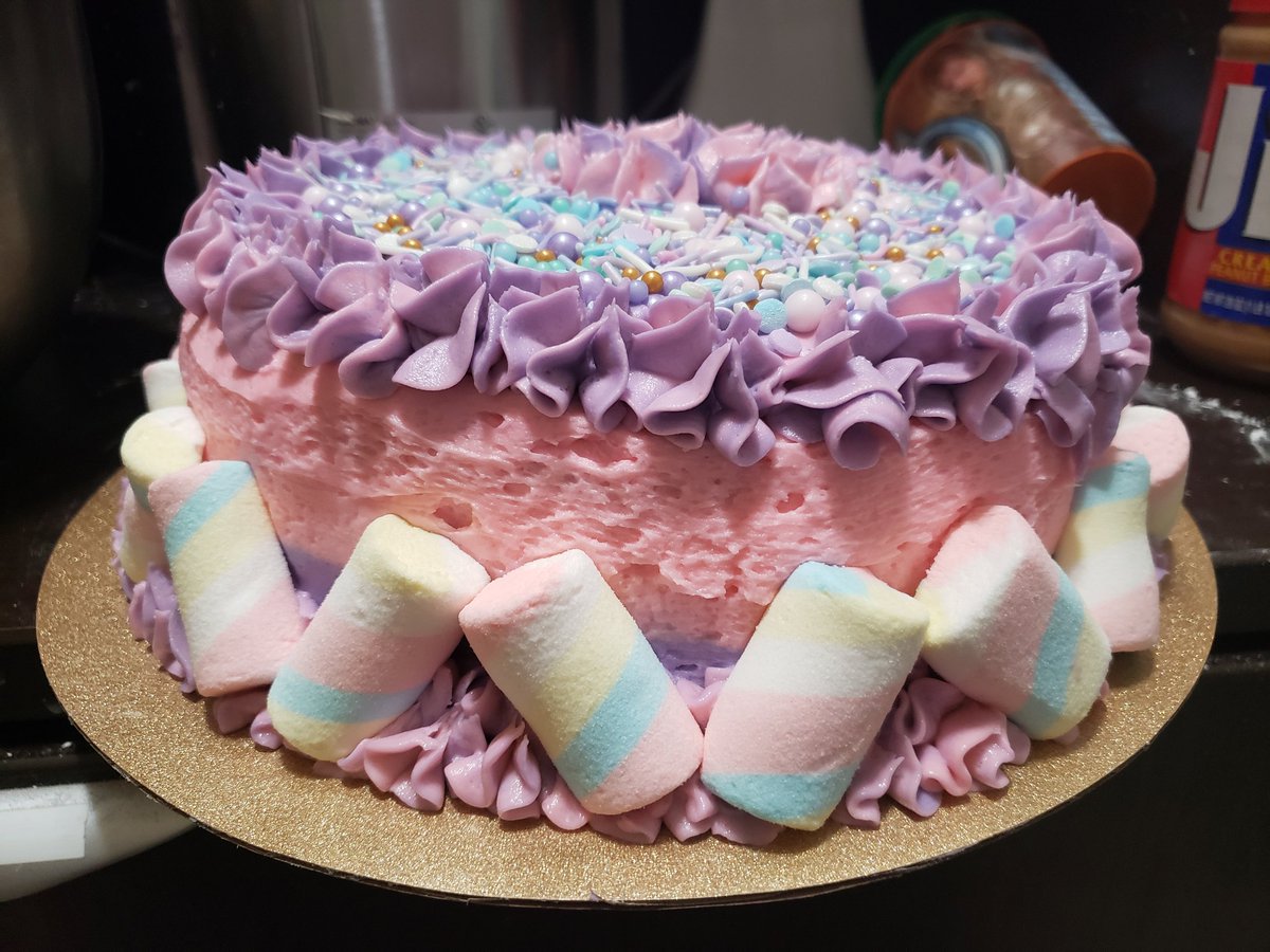 CommeLeFromage's tweet photo. @jake_fluekiger I did this for a coworker's daughter's birthday and honestly between the unicorn sprinkles and marshmallows, who needs piping skills LOL https://t.co/39CRDmVkGR