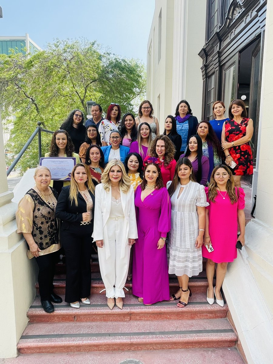 MonicaGuicho's tweet photo. 🟣#8M Agradezco profundamente haber recibido el Reconocimiento Nacional "Mujeres Que Abrieron Camino” de #CONAMEX @IzquierdoSoraya en el
Congreso Nacional que reúne a abogad@s #colegios #barras de todo el
país #Monterrey @AMIJMX @MargRiosFarjat @M_OlgaSCordero @Claudiashein @SCJN https://t.co/xEgZ9Bt7Py