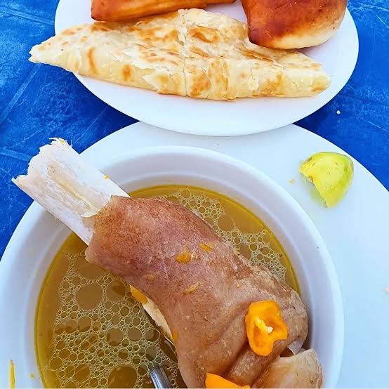 NizaAsili's tweet photo. Ondoa hizo chapati!

Halafu nitakupatia faida za hili zaga (Cow heel broth)
😋

(PICHA YA MTANDAO) https://t.co/8DFHAzmy7z