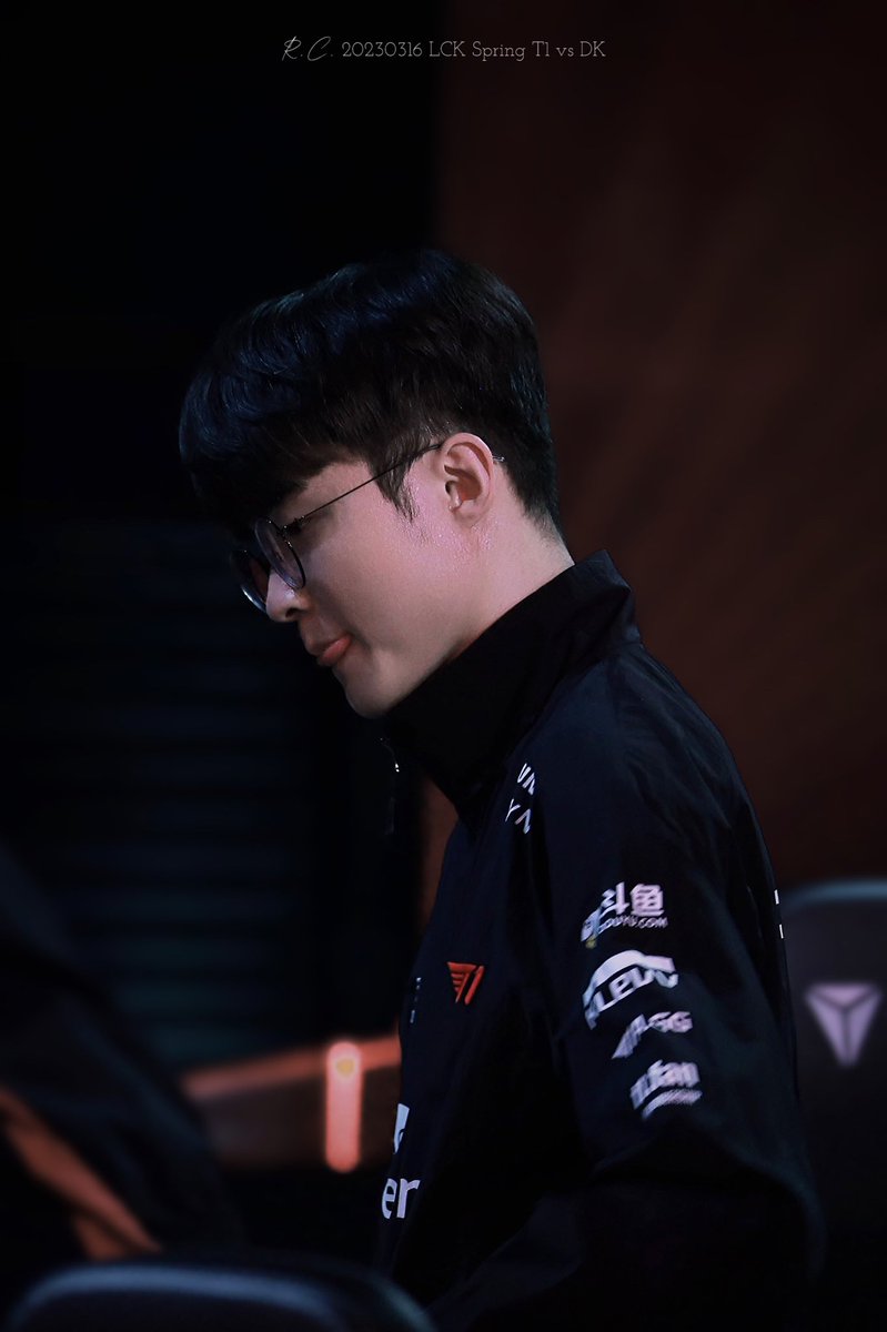 rc_hyeok's tweet photo. 입술을 핥다
20230316 T1 vs DK
#faker #이상혁 #페이커 
#lck #t1 #t1win https://t.co/8X5kk4IOV5