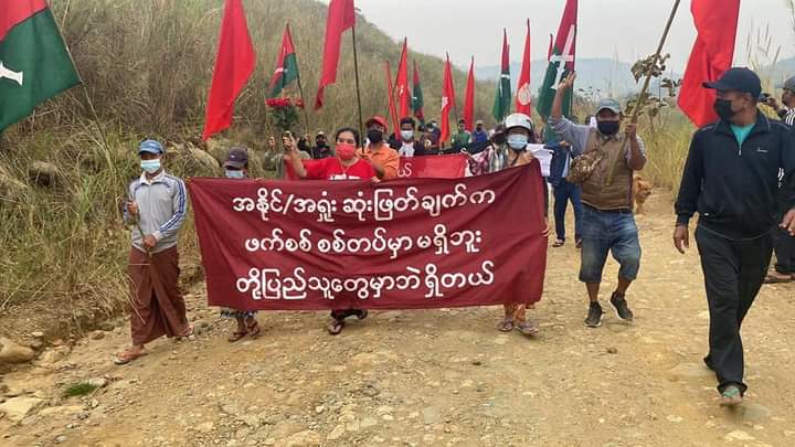 miN13700's tweet photo. Revolutionary residents in Kachin State's #Hpakant township staged a protest on March 18, to show their opposition to the military regime and support to KIA, PDF &amp; NUG.

#LegalizationOfNUG
#2023Mar18Coup
#WhatsHappeningInMyanmar https://t.co/EhjNLyzZyj