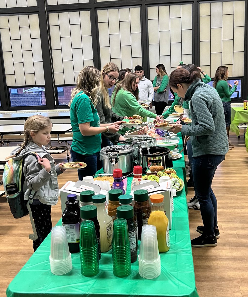 IndianaAreaSD's tweet photo. ☘️An Irish Proverb☘️
“Laughter is Brightest in the Place where the Food Is.”
Our Ben Franklin family enjoyed spending some time together at breakfast before school began!💚#ThanksCHEERCommittee #CelebratingHolidaysExcitingEventsAndRituals #proudBFprincipal https://t.co/L63mP90qZ4