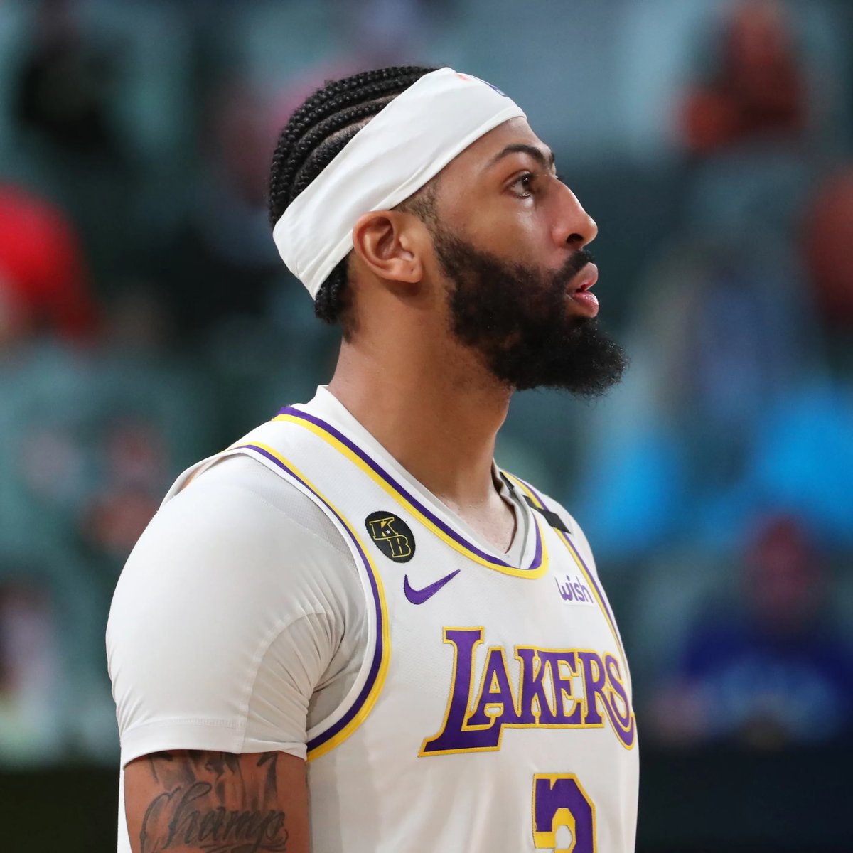 LakerCoverage's tweet photo. Anthony Davis in the last 10 seconds:

— Fouled on a 3-point attempt
— Split free throws, could’ve gone up 3
— Leaves Maxi Kleber wide open for three

Loss is on him https://t.co/wKEYRHXhed
