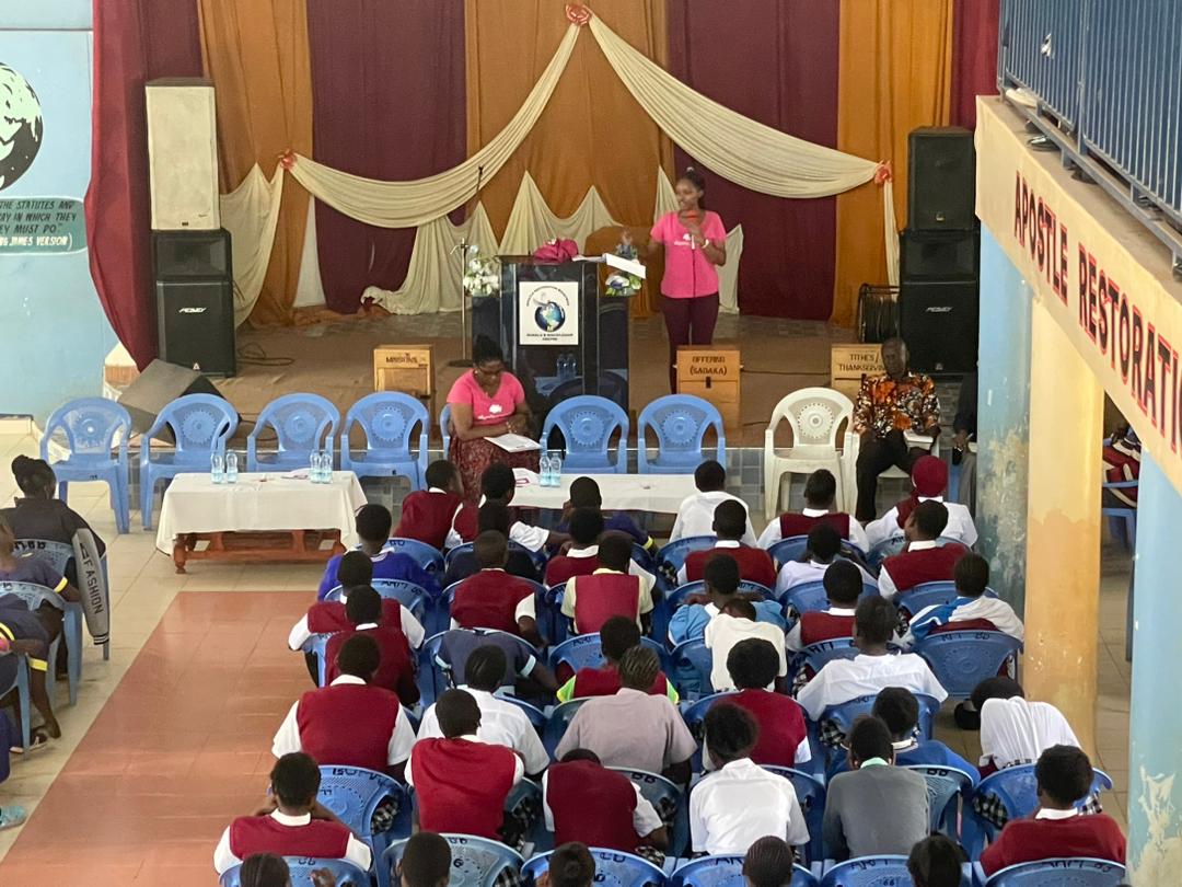 DKamwine's tweet photo. Yesterday @RaisingTeensUg1 was touching lives of Girls in Kenya through the #DignityProject by @becky1by1. Life is about the difference we make in the lives of others.
Let the Girls Know that they are special and unique β₯οΈ #GirlsFirstFund #EndMenstrualStigma https://t.co/vu42jz8C78