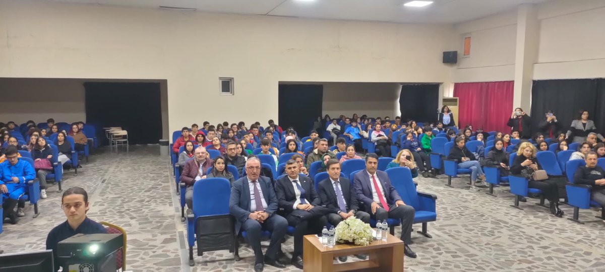 AkdenizilceMem's tweet photo. Kaymakamımız Sayın Zeyit ŞENER İlçemiz Salim Yılmaz Anadolu Lisesi' nde "18 Mart Şehitleri Anma Günü ve Çanakkale Deniz  Zaferi" münasebetiyle düzenlenen programa katıldı.
@tcmeb @ahpehlivan53 @AdemKoca46 @AdemSimsek33 @MersinMEM @c_kaymakaml https://t.co/QEzFJUMVl3