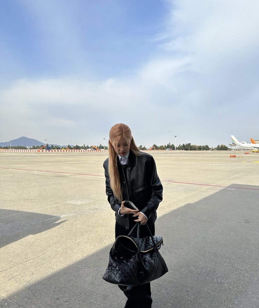 rarbiepark's tweet photo. 230318 #ROSÉ Instagram Update

a business trip typa girl 🛫 https://t.co/GpRK2mXUyL