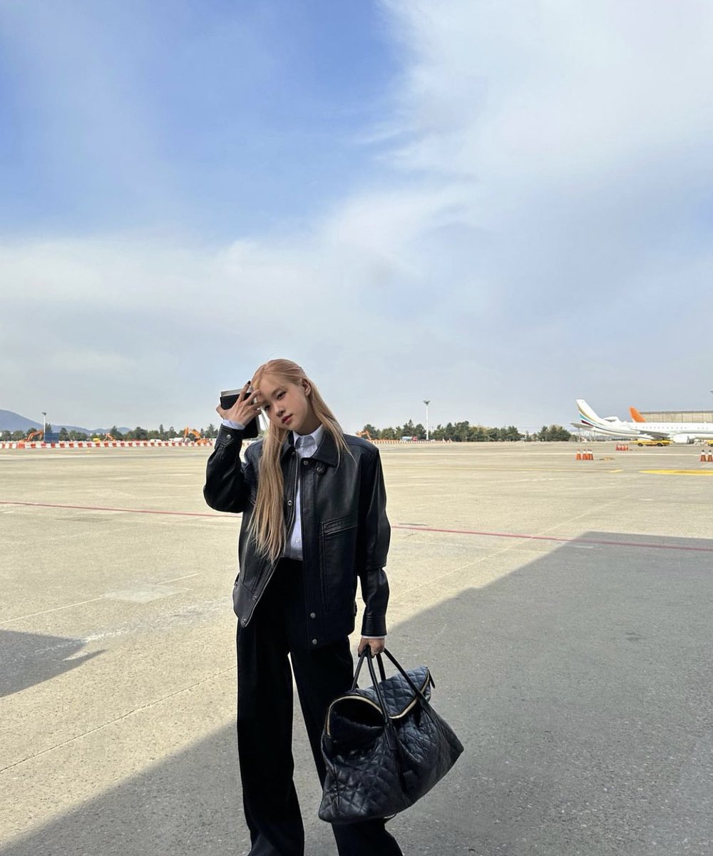 rarbiepark's tweet photo. 230318 #ROSÉ Instagram Update

a business trip typa girl 🛫 https://t.co/GpRK2mXUyL