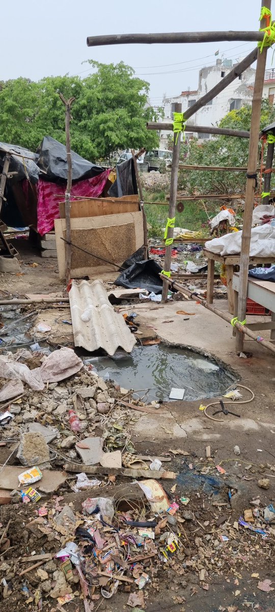 jv_earth's tweet photo. @noida_authority @CeoNoida 
Sewer line damaged water overflow into vacant plot A-110 which cause seepage in our adjoining factory A-111, sector 80, Noida 
Pls look into this matter. https://t.co/TwwSKfP1HV