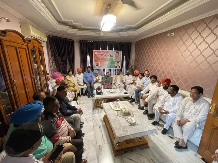 SandeepNijjar's tweet photo. ਜ਼ਿਮਨੀ ਚੋਣ ਜਲੰਧਰ  ਪ੍ਰਚਾਰ ਮੇਰੇ ਹਲਕੇ ਆਦਮਪੁਰ ਵਿਧਾਇਕ ਸੁੱਖਵਿੰਦਰ ���ਿੰਘ ਕੋਟਲੀ ਜੀ ਵਲੋ ਸ਼ੁਰੂਆਦ:
ਕਾਂਗਰਸ ਪਾਰਟੀ ਆਦਮਪੁਰ ਪਿੰਡ ਡਿਗਰੀਆਂ,ਆਦਮਪੁਰ ਸ਼ਹਿਰ,ਹਰੀਪੁਰ,ਪੂਰਨਪੁਰ ਵਿਖੇ ਚੋਣ ਮੀਟਿੰਗ, ਆਦਮਪੁਰ ਪਹੁੰਚਣ ਤੇ ਬਤੌਰ ਉਮੀਦਵਾਰ ਬੀਬੀ ਕਰਮਜੀਤ ਕੌਰ ਚੌਧਰੀ, ਇੰਚਾਰਜ ਗੁਰਕੀਰਤ ਸਿੰਘ ਕੋਟਲੀ ਸਾਬਕਾ ਮੰਤਰੀ, ਲਖਵੀਰ ਲੱਖਾ ਸਾਬਕਾ ਐਮ ਐਲ ਏ https://t.co/Yz3MXxFuKT