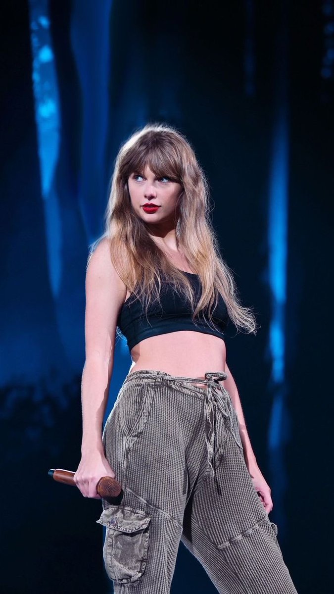 tayspetsch's tweet photo. all of taylor swift’s outfits for the eras tour; a thread https://t.co/Ry2uVsALiS