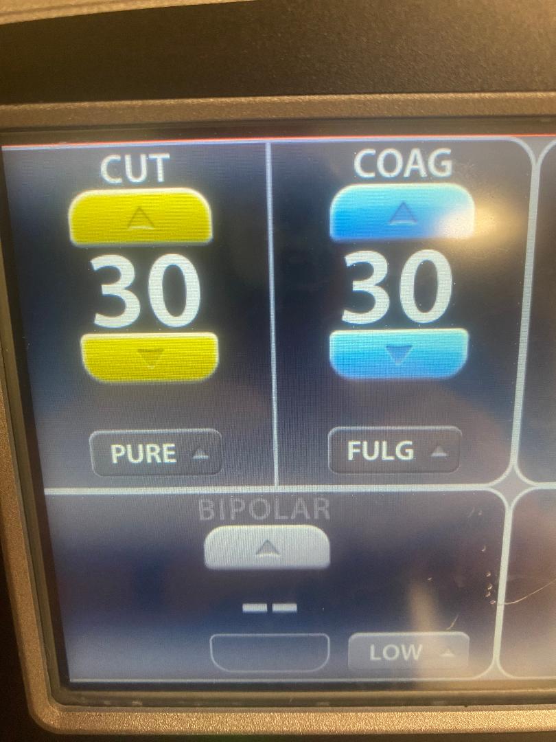 🧵regarding the CUT and COAG modes of the device commonly referred to as a 'Bovie' or 'diathermy'. Both of these are misnomers, but you know what I mean.
We will go over what CUT and COAG mean, the variations thereof, and assorted other topics.
(1/ )