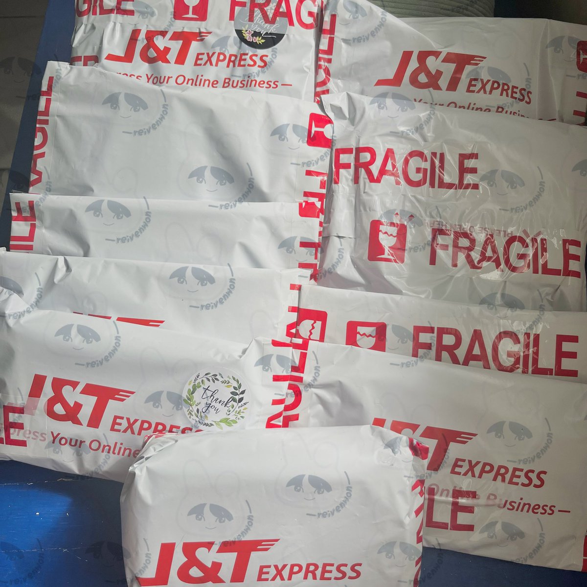 reivenwon's tweet photo. ( 📦 . . . ) 10 parcels have been picked up today, please don't forget to post feedbacks po once u received the parcel ! tysm for trusting me ~

[ #rielupdates ] https://t.co/zS5iZBBIlX