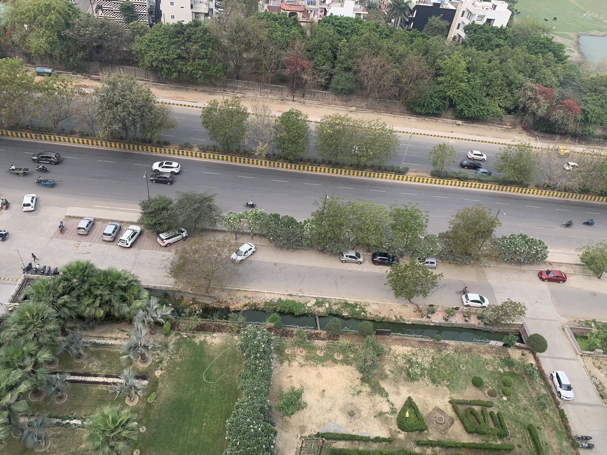 ChanderLahary's tweet photo. सर ये कार्य जहां से शुरू होना चाहिए था वह से नहीं हुआ । Sunworld सेंट्रल के आगे का ड्रेन की दिवार टूटी हुई रह गई है. फ़ोटो संलग्न कर रहा हूँ आपकी सहूलियत के लिए. आप का आभार अभी तकके कार्यों के लिए. https://t.co/1Ptij7NFp9