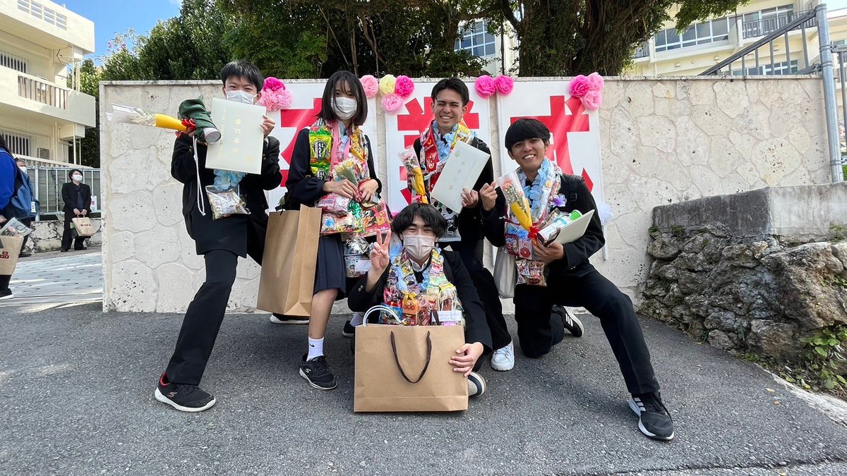 hikariband_2020's tweet photo. だいぶ前だが、卒業しました！
ヒカリバンドは5人無事に卒業しました！
軽音楽のみんなも3年間本当にありがとう楽しかったです‼️

まだまだライブをやりますので是非お越し下さい〜 https://t.co/015JZIk1kD