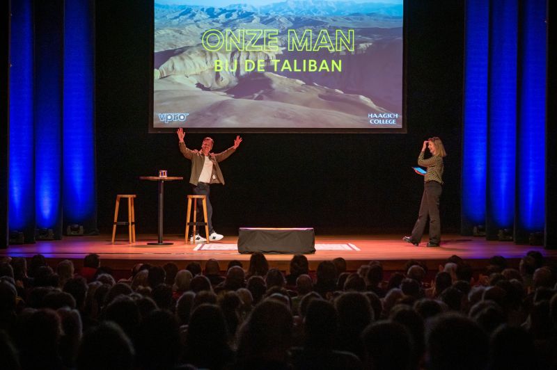 Extra voorstellingen! 
De theateravond #OnzemanbijdeTaliban i.s.m. <a href="/vpro/">vpro</a> , <a href="/ThomasErdbrink/">Thomas Erdbrink</a>  m.m.w. Marene van Holk &amp; <a href="/RoyGrinwis/">Roy Grinwis</a> 😍
Nieuwe speelsteden: Amsterdam, Delft, Gouda, Den Haag, Zwolle, Groningen, Nijmegen, Amersfoort &amp; Eindhoven
Info &amp; tickets lnkd.in/eqdneTcf