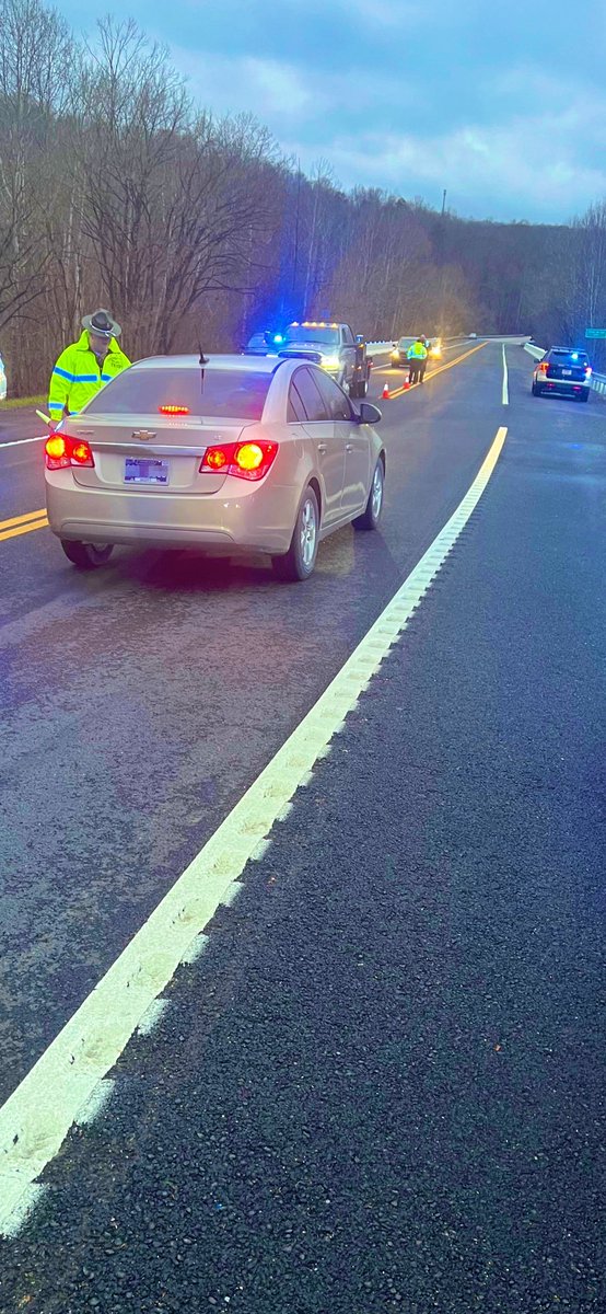 THPKnoxville's tweet photo. @THPKnoxville Troop C👮♂️conducted a Sobriety checkpoint in Scott County. 🍺🥴#DriveSober #GetADesignatedDriver #StPatrickDay #IfYouDrinkDontDrive #StateTrooper #DUI #drivesafe #BuzzedDriving #DrinkResponsibly #dontdrinkanddrive #SafeRoads https://t.co/kY0hxscfrb
