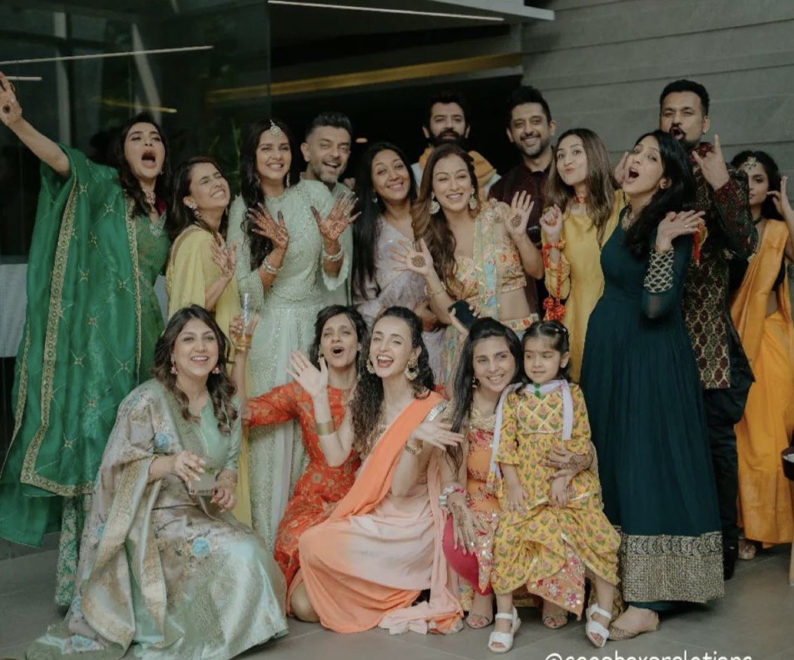 Hearty congrats @kaur_dalljiet so happy for u ❤️
So good to see the whole IPK team tog celebrating with u 🥰🥰
#DalljietKaur #SanayaIrani #BarunSobti