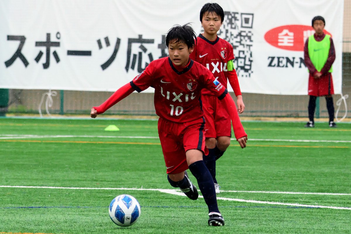 zennoh_sports's tweet photo. ⚽️JA全農杯全国小学生選抜サッカーin関東🍜

【予選】
#GINGAFC(千葉)と #鹿島アントラーズ(茨城)の試合は、6-2で鹿島アントラーズが勝利🔥第2、第3ピリオドで6得点‼️

「ニッポンの食」パワーで がんばれ！🇯🇵

#チビリンピック #JA全農杯 #チビリンサッカー #全農 https://t.co/xaXqs9Ekbf