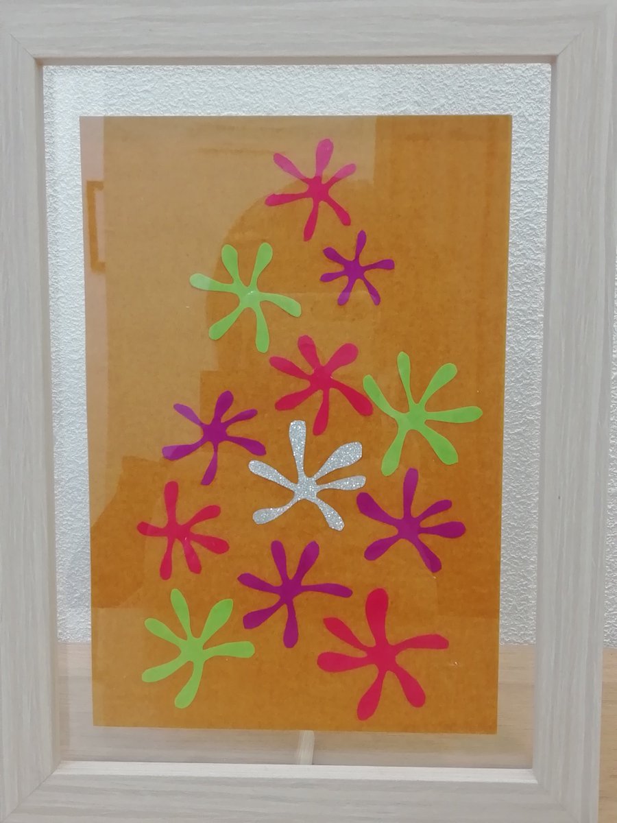 Lilium6lily's tweet image. 「は〜るよこい展」より。折り紙を使って。
明日19日が最終日です。最終日のみ16時まで。

 #は〜るよこい展
 #ギャラリー藏
 #大阪市都島区 #京橋
 #貼り絵 #折り紙
 #ポストカード #postcard
 #art
 #アート好きな人と繋がりたい