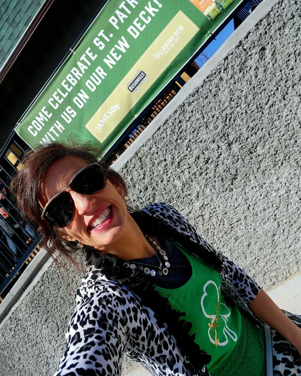 CarrieTergin's tweet photo. St. Pat's Day stylin' in our #Studio573 shirts! Paddy Malone's Irish Pub @PaddyMalones_MO #SelfiewiththeMayor βοΈβοΈππ https://t.co/JmaKKEqfAw