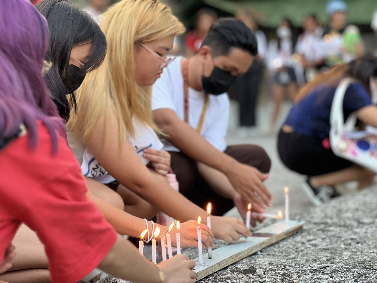 uplipadofficial's tweet photo. ICYMI: In commemoration of the fallen victims of gender-based violence, UP Lipad spearheaded a candle lighting activity in front of the CAS Building on Friday, March 17.
Read more here: https://t.co/fnT6NOOLGx
#UPLipad #UPVPride2023 #Beklaban #PowerInProtest #SOGIEEqualityNow https://t.co/fbAWGCRSlo